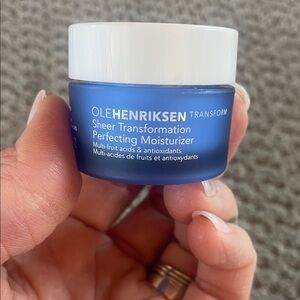 Ole Henriksen Sheer Transformation Moisturizer - Blue and White